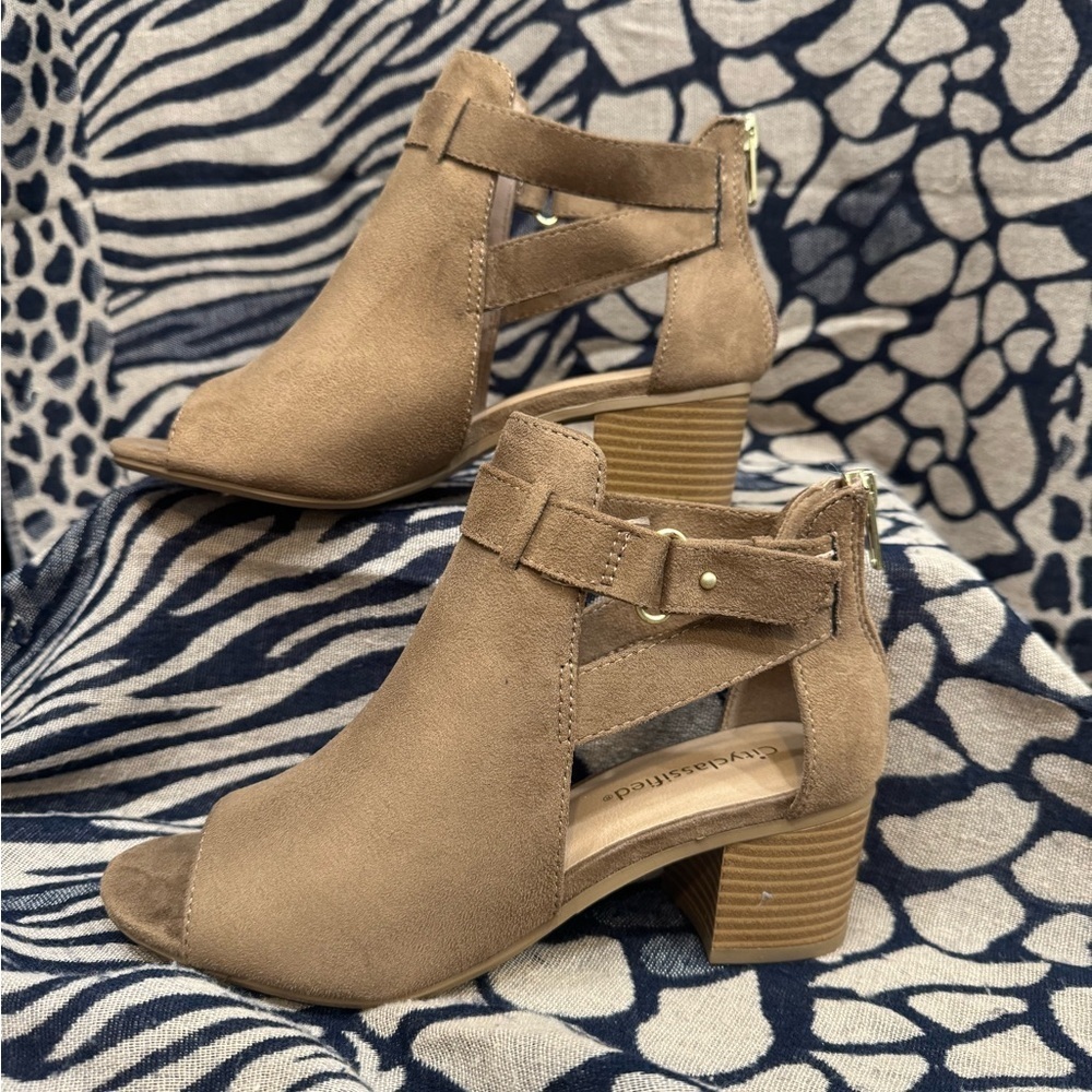 Cityclassified Tan Heeled Peep-Toe Boots